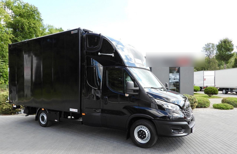 Iveco DAILY 35S18 KONTENER WINDA 8 PALET WEBASTO TEMPOMAT NAWIGACJA LE - Autoutilitară box: Foto 1 Iveco DAILY 35S18 KONTENER WINDA 8 PALET WEBASTO TEMPOMAT NAWIGACJA LE - Autoutilitară box: Foto 1