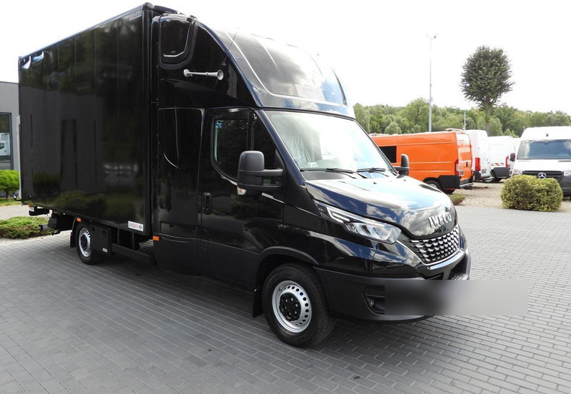 Iveco DAILY 35S18 KONTENER WINDA 8 PALET WEBASTO TEMPOMAT NAWIGACJA LE - Autoutilitară box: Foto 4 Iveco DAILY 35S18 KONTENER WINDA 8 PALET WEBASTO TEMPOMAT NAWIGACJA LE - Autoutilitară box: Foto 4