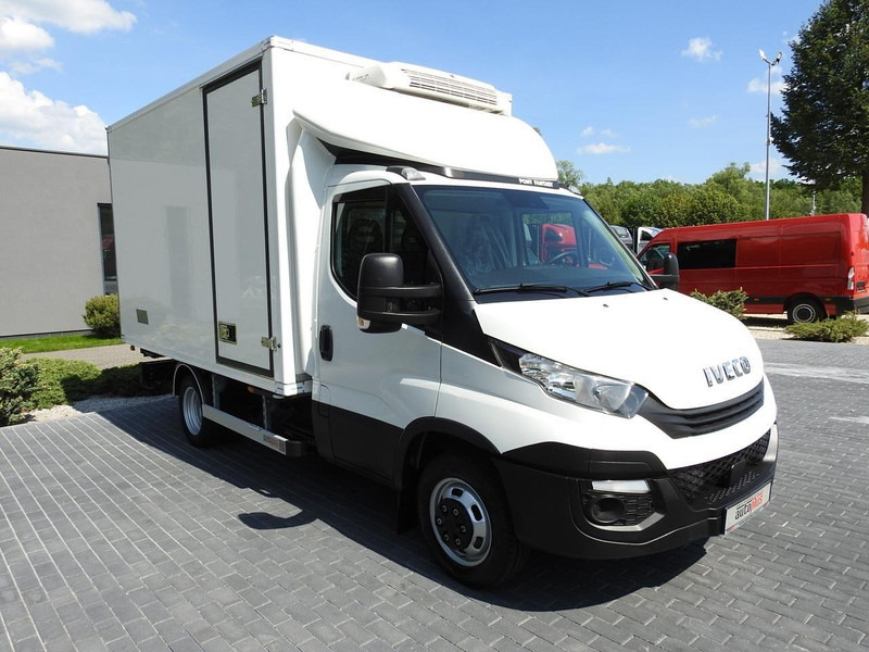 Iveco DAILY 50C15 CHŁODNIA KONTENER -5*C ZASILANIE 230V KLIMATYZACJA B - Autoutilitară frigorifica: Foto 4 Iveco DAILY 50C15 CHŁODNIA KONTENER -5*C ZASILANIE 230V KLIMATYZACJA B - Autoutilitară frigorifica: Foto 4