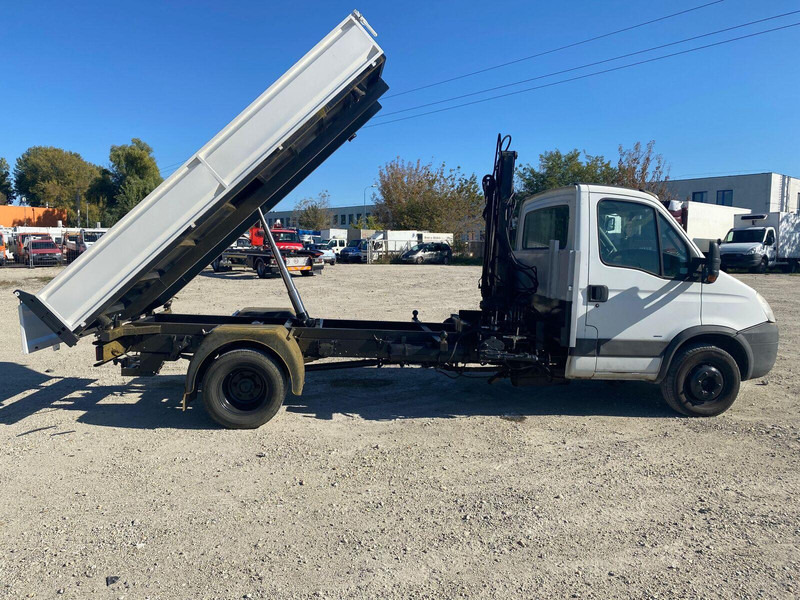 Iveco Daily 65 C 18 - 3 sided Tipper + HIAB 033T Crane - Autoutilitară basculantă: Foto 2 Iveco Daily 65 C 18 - 3 sided Tipper + HIAB 033T Crane - Autoutilitară basculantă: Foto 2