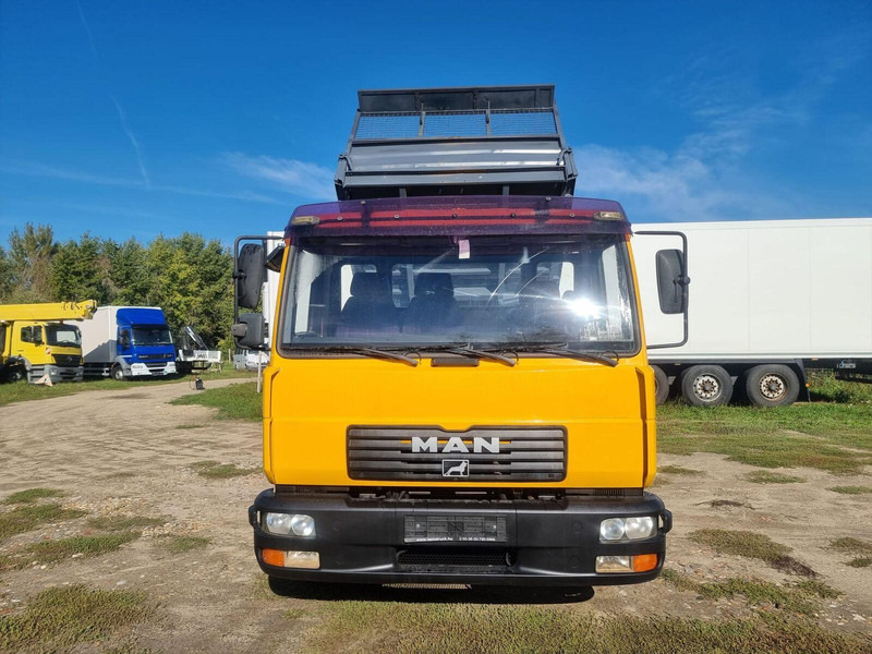 MAN LE 8.180 Meiller Kipper Three-Sided Tipper - 3 old. billencs - T - Camion basculantă: Foto 2 MAN LE 8.180 Meiller Kipper Three-Sided Tipper - 3 old. billencs - T - Camion basculantă: Foto 2