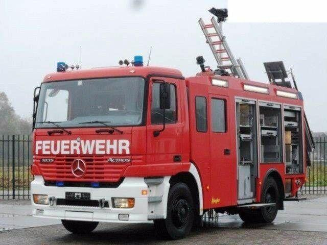 Mercedes-Benz ACTROS 1835 Feuerwehr 2080 L Fire Unit !! - Autospeciala de stins incendii: Foto 1 Mercedes-Benz ACTROS 1835 Feuerwehr 2080 L Fire Unit !! - Autospeciala de stins incendii: Foto 1