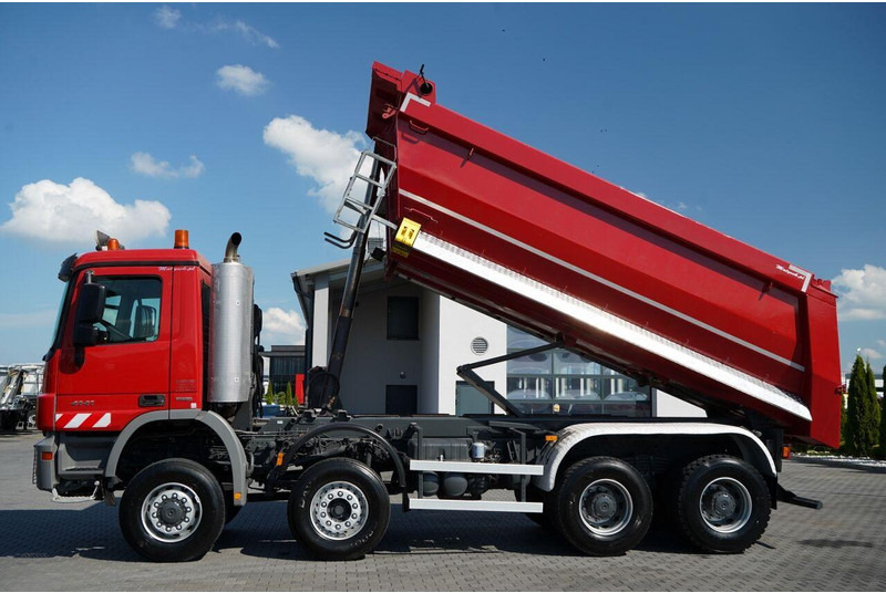 Mercedes-Benz ACTROS 4141 / 8X6 / WYWROTKA TYLNOZSYPOWA / MEILLER KIPPER 5.3M - Camion basculantă: Foto 3 Mercedes-Benz ACTROS 4141 / 8X6 / WYWROTKA TYLNOZSYPOWA / MEILLER KIPPER 5.3M - Camion basculantă: Foto 3