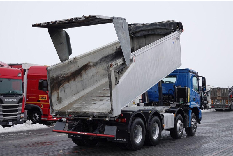 Mercedes-Benz AROCS 3243 / 8x4 / WYWROTKA 20m3 / TYLNOZSYP / EURO 6 / OPONY 10 - Camion basculantă: Foto 5 Mercedes-Benz AROCS 3243 / 8x4 / WYWROTKA 20m3 / TYLNOZSYP / EURO 6 / OPONY 10 - Camion basculantă: Foto 5