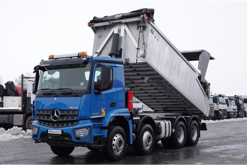 Mercedes-Benz AROCS 3243 / 8x4 / WYWROTKA 20m3 / TYLNOZSYP / EURO 6 / OPONY 10 - Camion basculantă: Foto 1 Mercedes-Benz AROCS 3243 / 8x4 / WYWROTKA 20m3 / TYLNOZSYP / EURO 6 / OPONY 10 - Camion basculantă: Foto 1