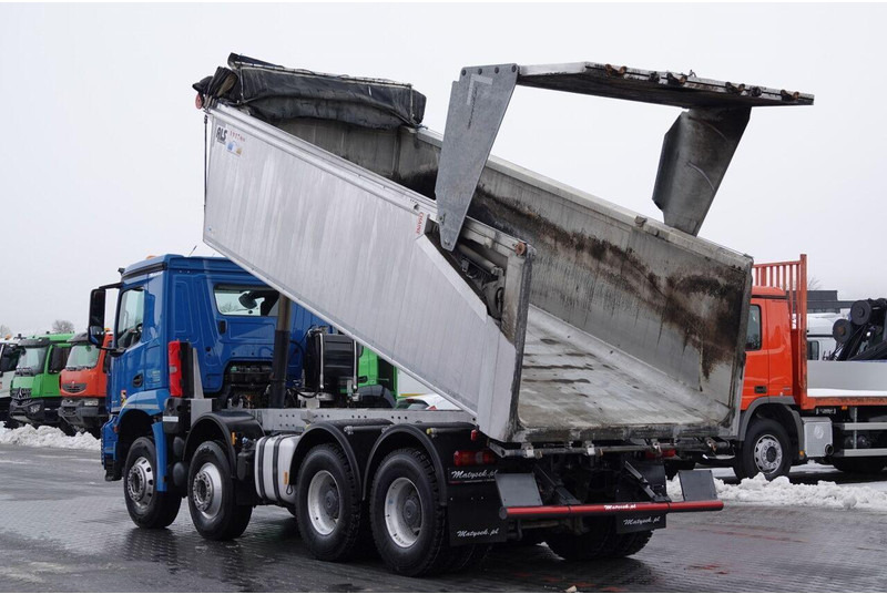 Mercedes-Benz AROCS 3243 / 8x4 / WYWROTKA 20m3 / TYLNOZSYP / EURO 6 / OPONY 10 - Camion basculantă: Foto 3 Mercedes-Benz AROCS 3243 / 8x4 / WYWROTKA 20m3 / TYLNOZSYP / EURO 6 / OPONY 10 - Camion basculantă: Foto 3