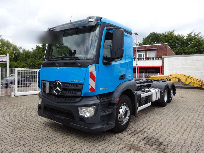 Mercedes-Benz Antos 2533 - Hook lift truck 6x2 - Camion cu cârlig: Foto 1 Mercedes-Benz Antos 2533 - Hook lift truck 6x2 - Camion cu cârlig: Foto 1