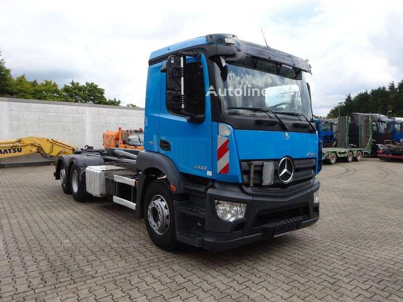 Mercedes-Benz Antos 2533 - Hook lift truck 6x2 - Camion cu cârlig: Foto 5 Mercedes-Benz Antos 2533 - Hook lift truck 6x2 - Camion cu cârlig: Foto 5