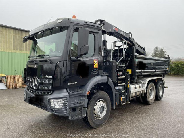 Mercedes-Benz Arocs 2640 - Camion basculantă, Camion cu macara: Foto 1 Mercedes-Benz Arocs 2640 - Camion basculantă, Camion cu macara: Foto 1