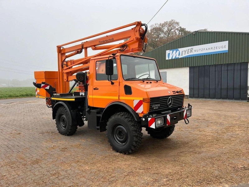 Mercedes-Benz Unimog 1200 4x4 - Lifting basket - Camion cu nacela, Camion cu macara: Foto 2 Mercedes-Benz Unimog 1200 4x4 - Lifting basket - Camion cu nacela, Camion cu macara: Foto 2
