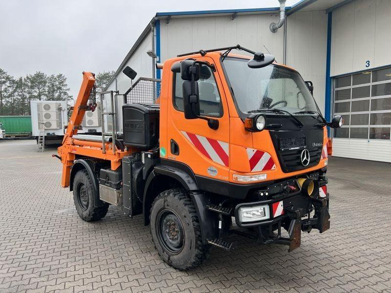 Mercedes-Benz Unimog U 20 4x4 Skip loader - Camion container de gunoi: Foto 1 Mercedes-Benz Unimog U 20 4x4 Skip loader - Camion container de gunoi: Foto 1