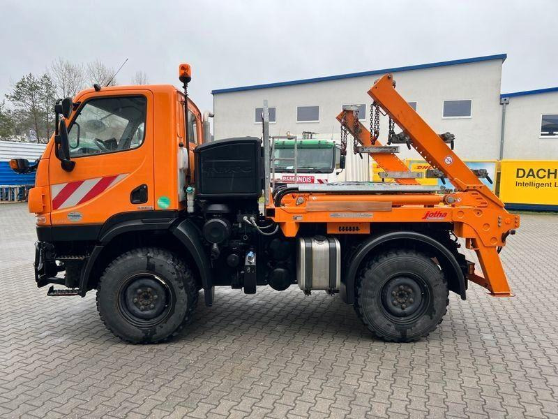 Mercedes-Benz Unimog U 20 4x4 Skip loader - Camion container de gunoi: Foto 4 Mercedes-Benz Unimog U 20 4x4 Skip loader - Camion container de gunoi: Foto 4