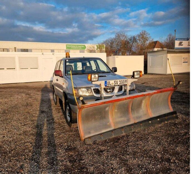 Nissan Terrano + Snow Plow - SUV: Foto 5 Nissan Terrano + Snow Plow - SUV: Foto 5