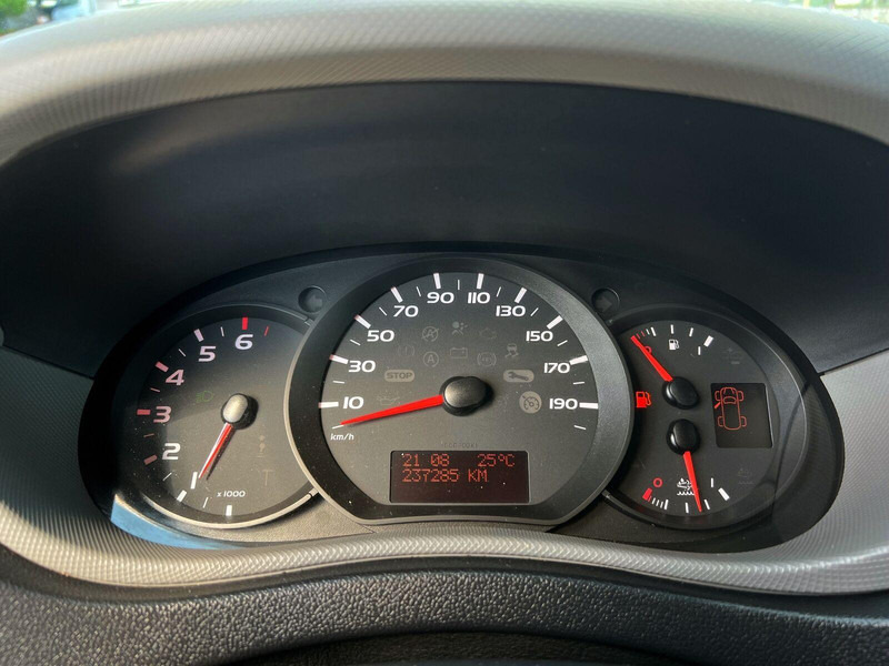 Autoutilitară box Renault Master 130 DCI L3H2: Foto 19 Autoutilitară box Renault Master 130 DCI L3H2: Foto 19