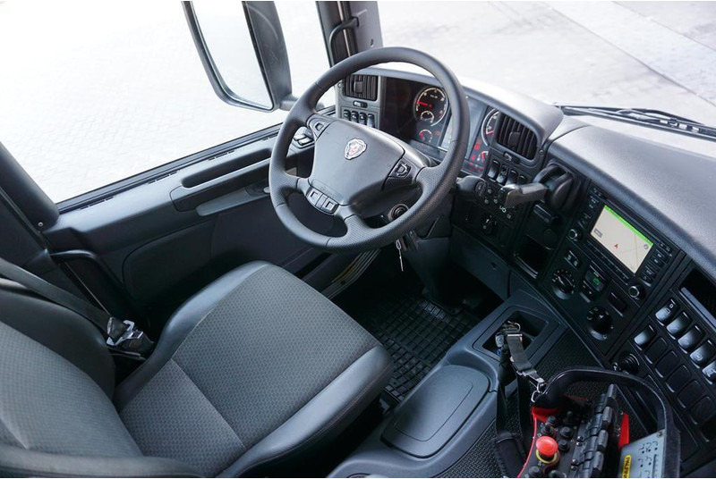 Camion platformă, Camion cu macara Scania P 250 / ACC / SKRZYNIOWY + HDS + WINDA / PALFINGER PK 12 002 - E: Foto 13 Camion platformă, Camion cu macara Scania P 250 / ACC / SKRZYNIOWY + HDS + WINDA / PALFINGER PK 12 002 - E: Foto 13