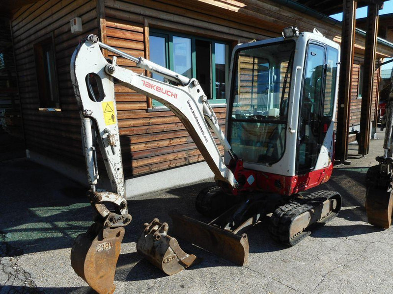 Takeuchi TB 216 Mini lánctalpas forgó-kotró - Excavator pe şenile: Foto 5 Takeuchi TB 216 Mini lánctalpas forgó-kotró - Excavator pe şenile: Foto 5