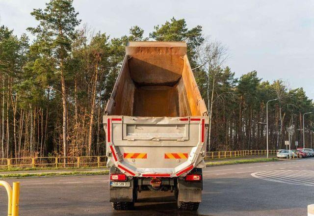Tatra PHOENIX 8x8 Tipper - Camion basculantă, Camion cu macara: Foto 4 Tatra PHOENIX 8x8 Tipper - Camion basculantă, Camion cu macara: Foto 4