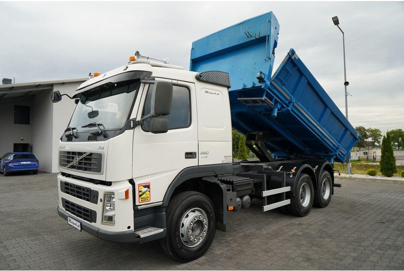 Volvo FM 360 / 6x4 / WYWROTKA DWUSTRONNA / HYDROBURTA / MANUAL / SPROW - Camion basculantă: Foto 2 Volvo FM 360 / 6x4 / WYWROTKA DWUSTRONNA / HYDROBURTA / MANUAL / SPROW - Camion basculantă: Foto 2