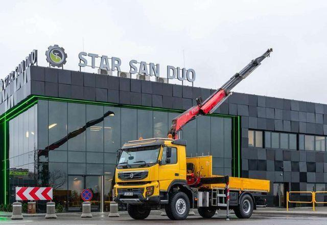 Volvo FMX330 4x4 FASSI F135A2.23 Crane Kran - Camion platformă, Camion cu macara: Foto 1 Volvo FMX330 4x4 FASSI F135A2.23 Crane Kran - Camion platformă, Camion cu macara: Foto 1