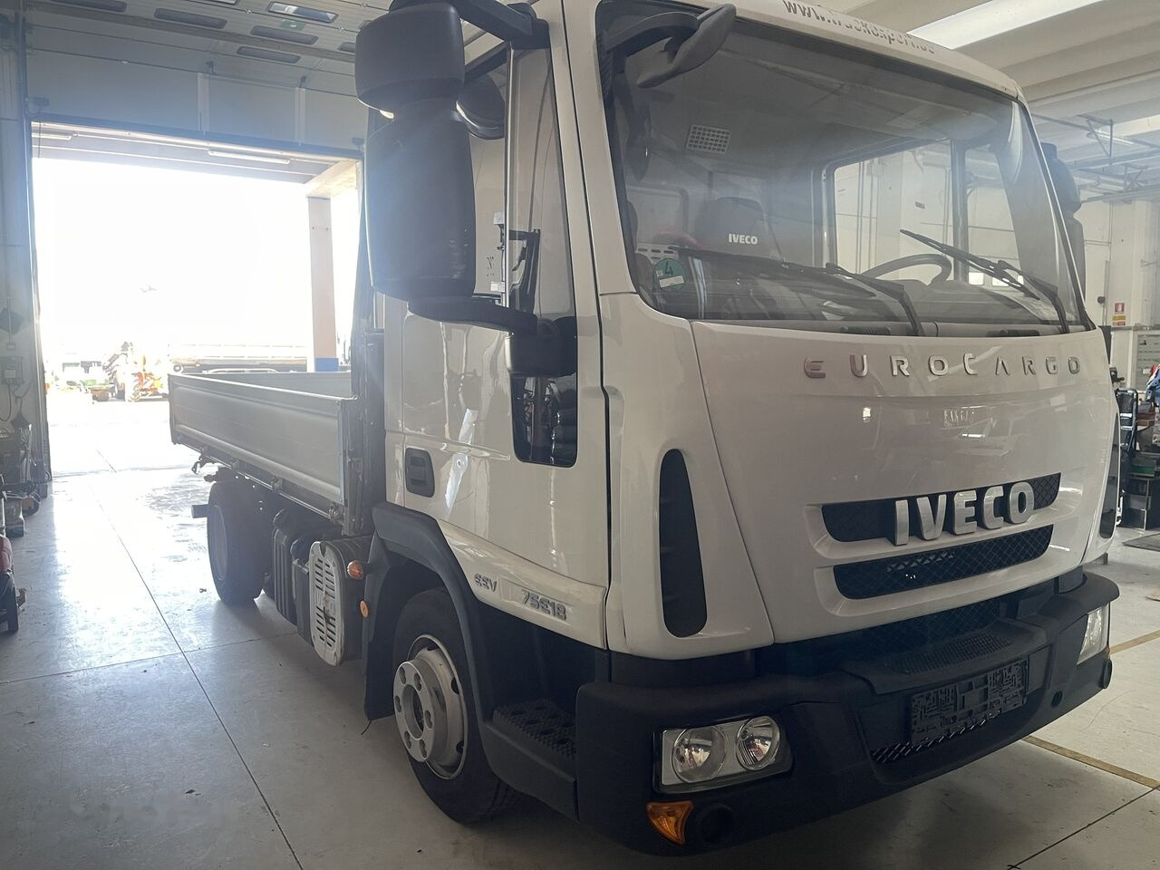 IVECO EuroCargo 75E18 - Camion basculantă: Foto 1 IVECO EuroCargo 75E18 - Camion basculantă: Foto 1