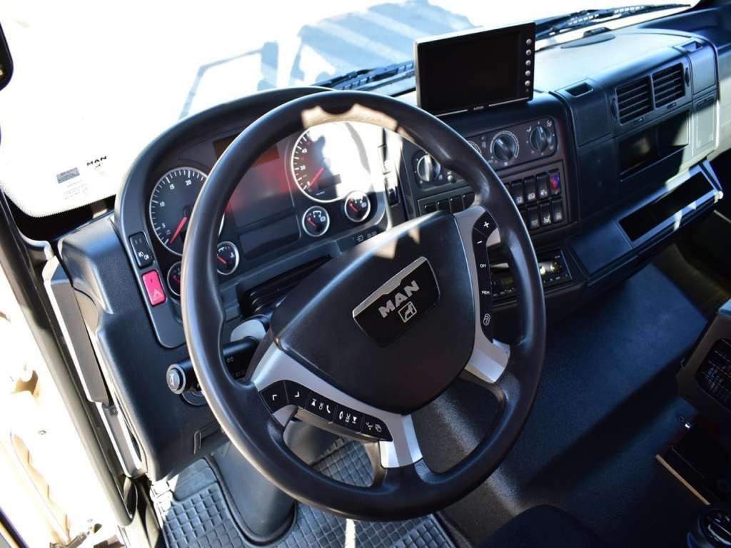 Camion cu macara, Camion platformă MAN  TGM 18.340 4x4 PALFINGER PK 18002 CRANE WINCH MAN  TGM 18.340 4x4 PALFINGER PK 18002 CRANE WINCH: Foto 18