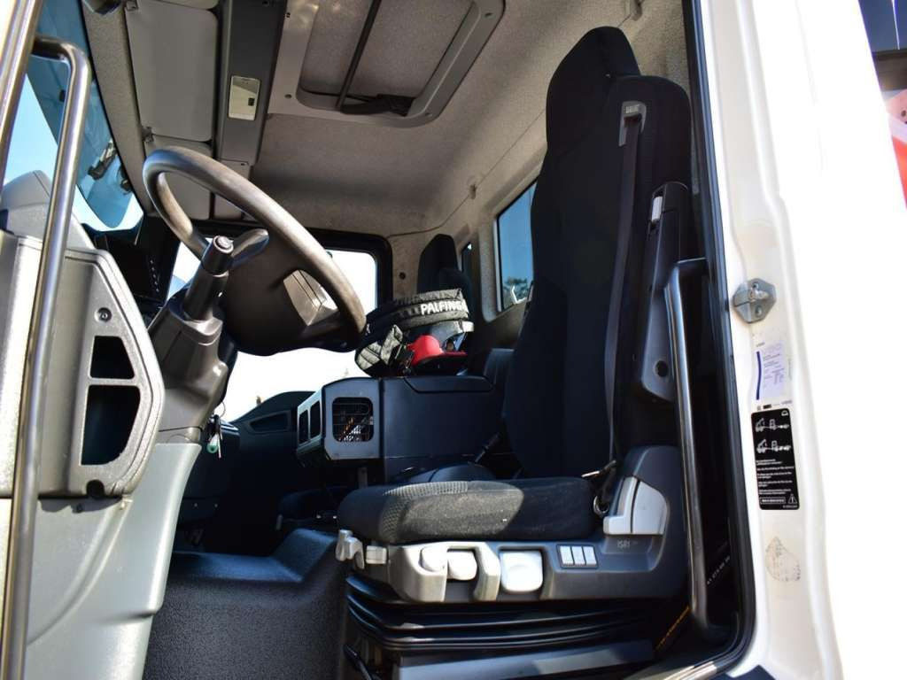 Camion cu macara, Camion platformă MAN  TGM 18.340 4x4 PALFINGER PK 18002 CRANE WINCH MAN  TGM 18.340 4x4 PALFINGER PK 18002 CRANE WINCH: Foto 17