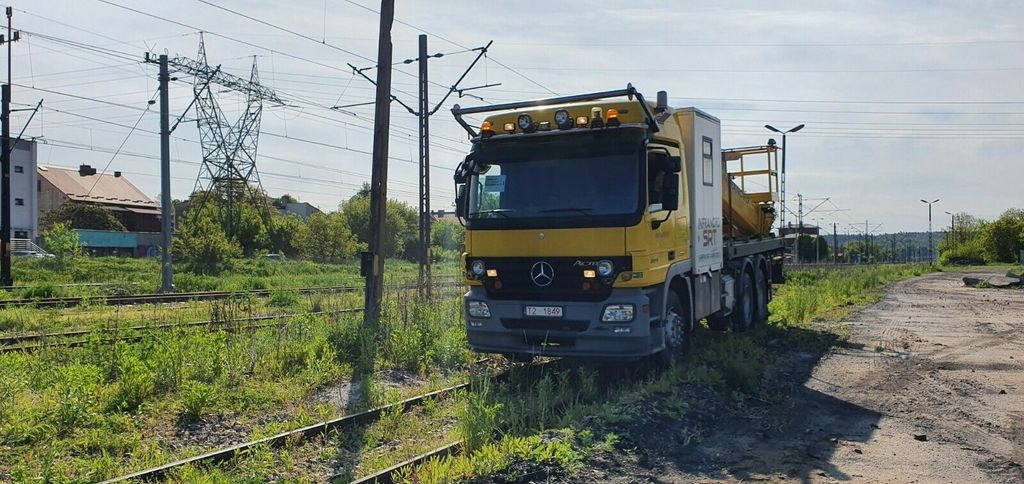 Mercedes-Benz 3344 SRT SCHÖRLING Road Rail Railway Zweiweg . - Camion cu nacela: Foto 4 Mercedes-Benz 3344 SRT SCHÖRLING Road Rail Railway Zweiweg . - Camion cu nacela: Foto 4
