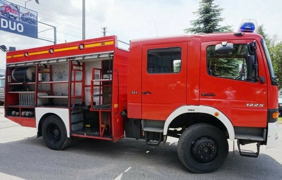 Mercedes-Benz 4x4 ATEGO 1225 Firebrigade Feuerwehr - Autospeciala de stins incendii: Foto 4 Mercedes-Benz 4x4 ATEGO 1225 Firebrigade Feuerwehr - Autospeciala de stins incendii: Foto 4