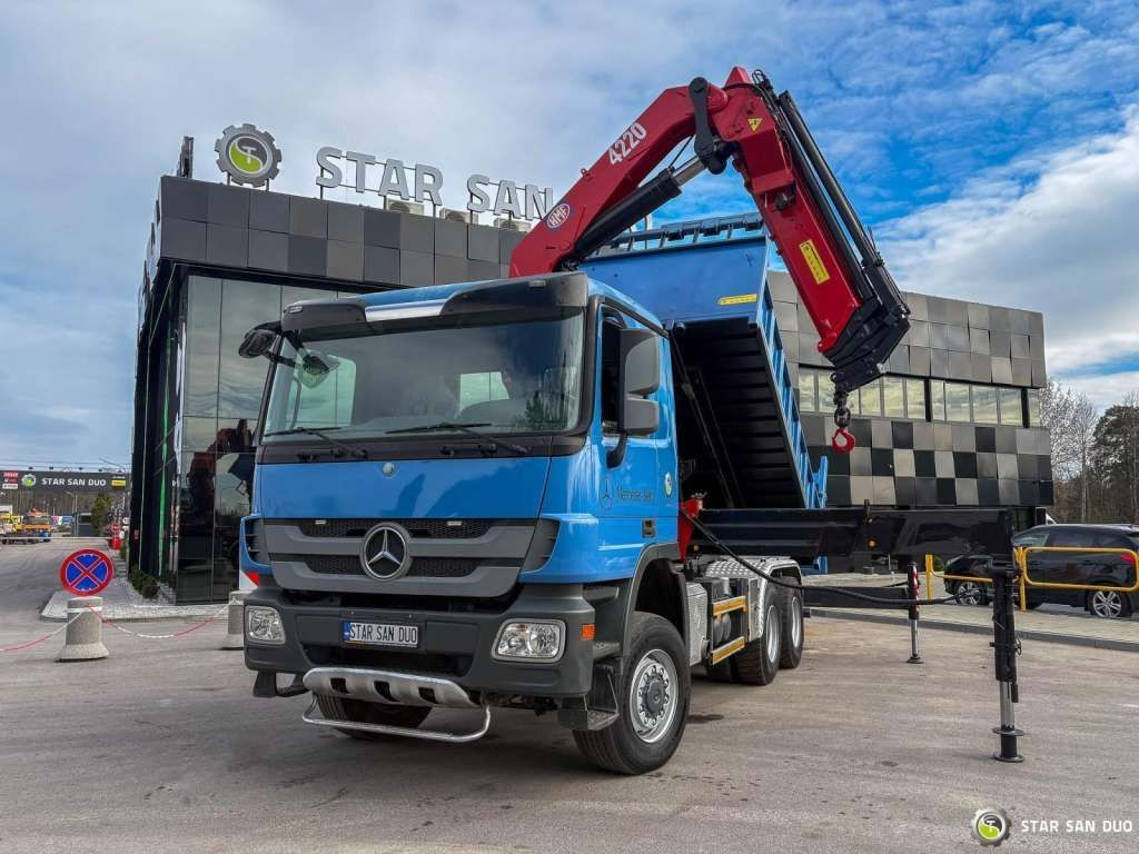 Mercedes-Benz ACTROS 3341 6x6 HMF 4220 K4 CRANE KIPPER - Camion basculantă: Foto 2 Mercedes-Benz ACTROS 3341 6x6 HMF 4220 K4 CRANE KIPPER - Camion basculantă: Foto 2