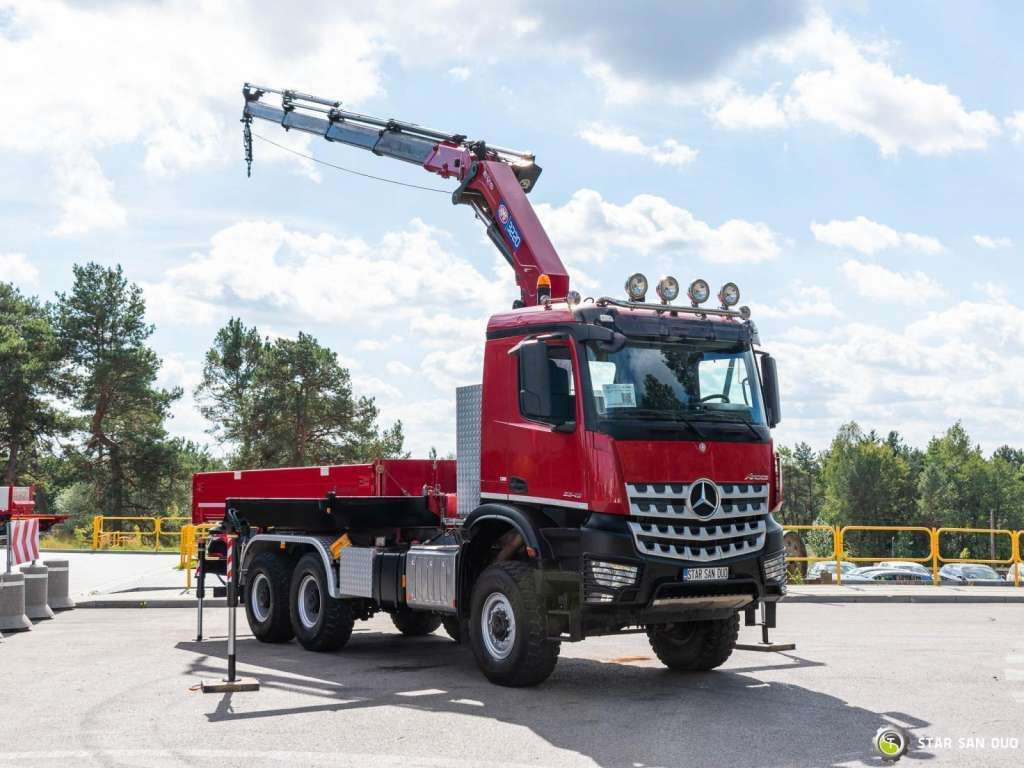 Mercedes-Benz AROCS 3345 6x6 HMF 3220 Winch Crane Tipper - Camion basculantă: Foto 2 Mercedes-Benz AROCS 3345 6x6 HMF 3220 Winch Crane Tipper - Camion basculantă: Foto 2