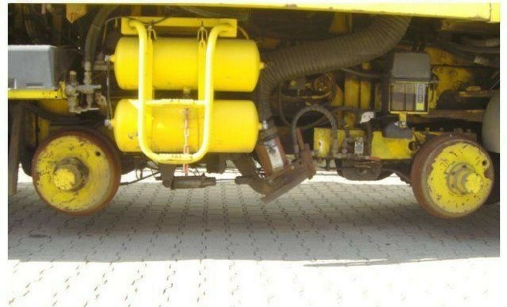 Mercedes-Benz SK 1820 4x2 Schienenreinigungs Kehrmaschine RAIL - Măturătoare stradală: Foto 2 Mercedes-Benz SK 1820 4x2 Schienenreinigungs Kehrmaschine RAIL - Măturătoare stradală: Foto 2