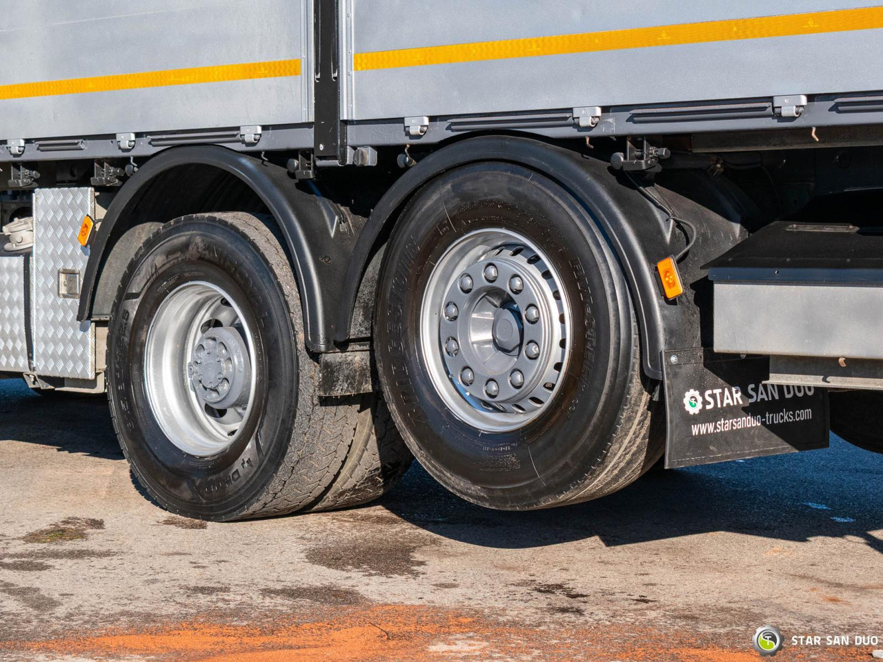 Camion cu macara : Foto 18