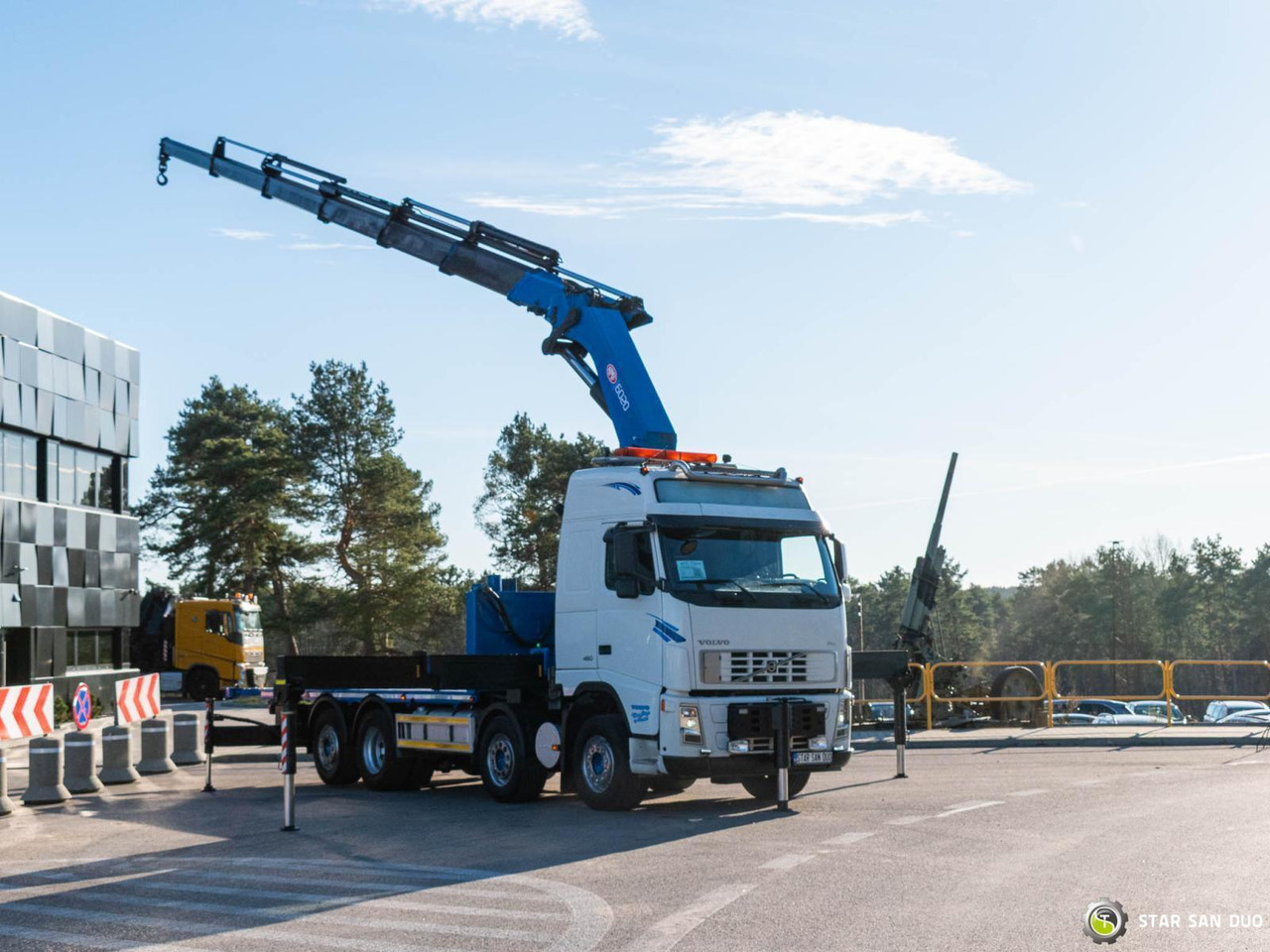 - Camion cu macara: Foto 2 - Camion cu macara: Foto 2