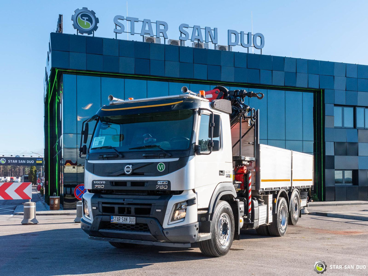 Camion cu macara : Foto 9