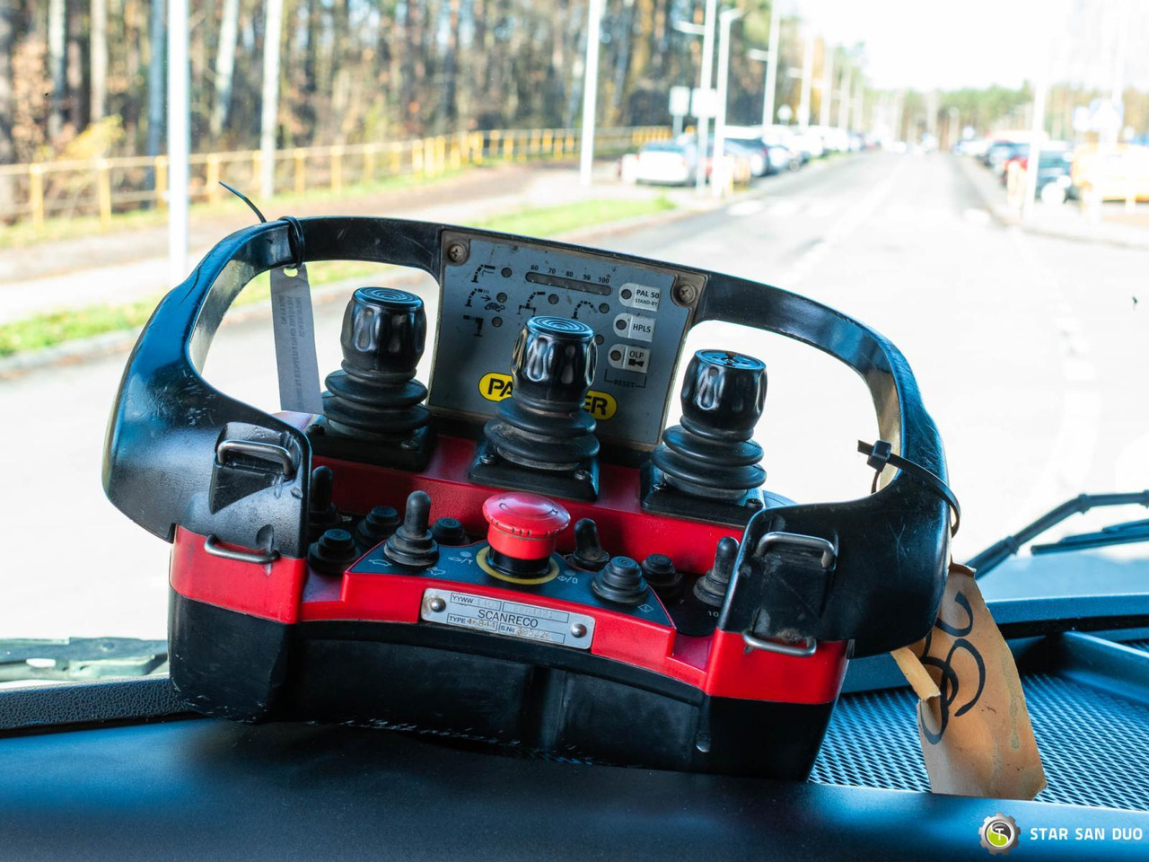 Camion cu macara : Foto 17