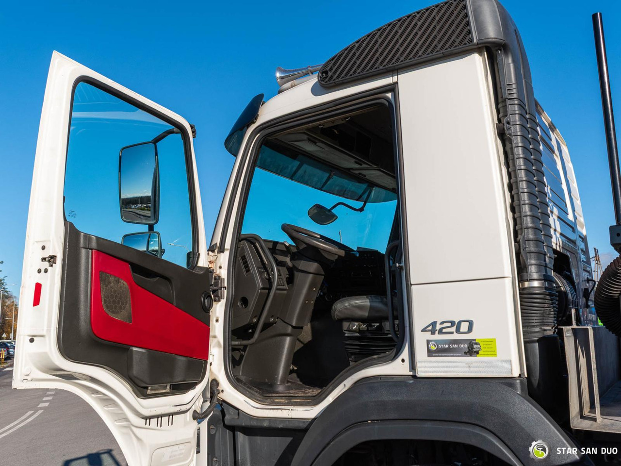 Camion cu macara : Foto 12