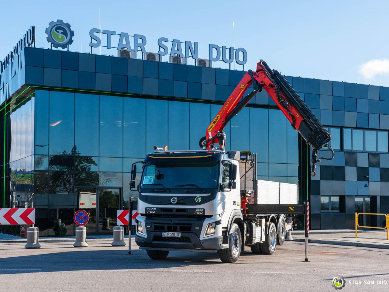 Camion cu macara : Foto 24