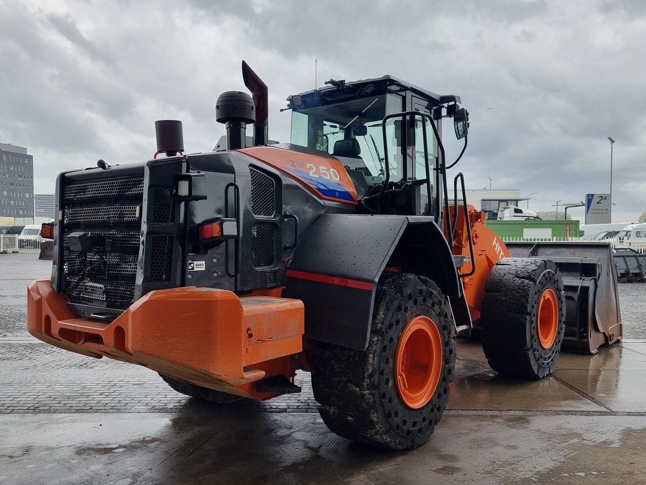 HITACHI ZW 250 - Încărcător frontal pe pneuri: Foto 2 HITACHI ZW 250 - Încărcător frontal pe pneuri: Foto 2