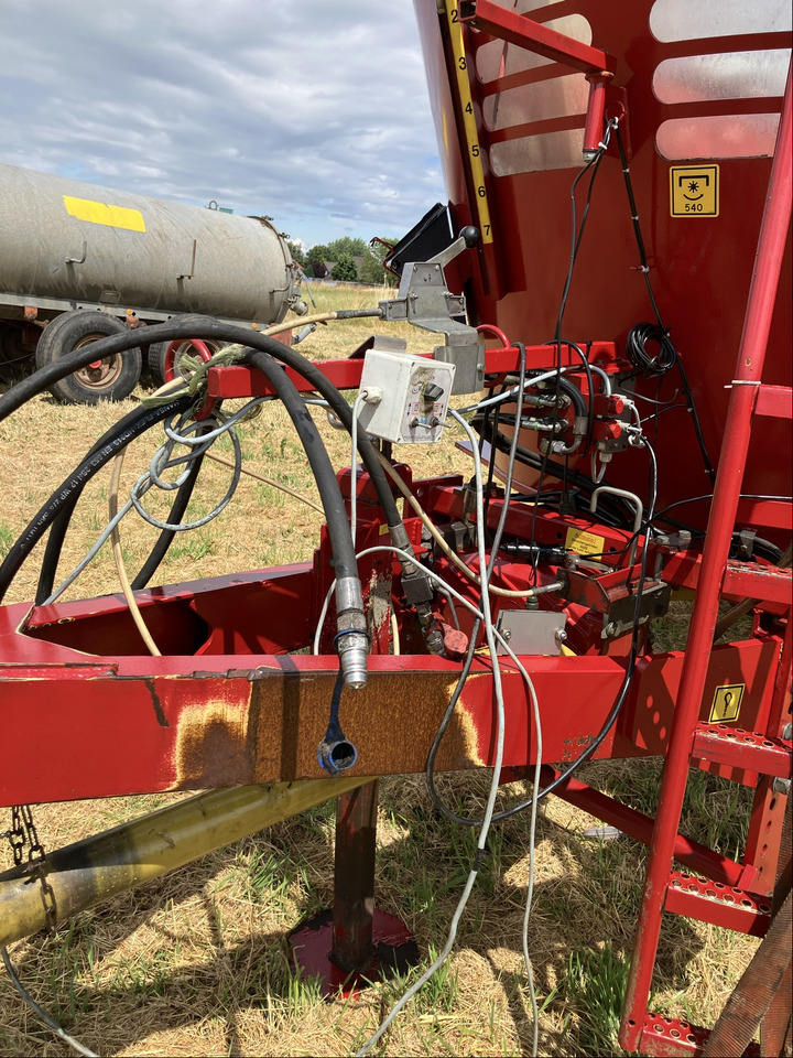 BVL Futtermischwagen V-Mix 18 2S - Remorcă distribuit furaje: Foto 3 BVL Futtermischwagen V-Mix 18 2S - Remorcă distribuit furaje: Foto 3