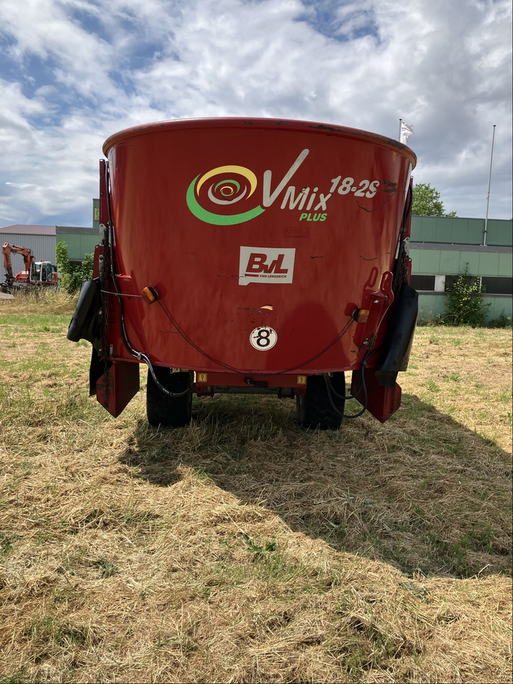 BVL Futtermischwagen V-Mix 18 2S - Remorcă distribuit furaje: Foto 4 BVL Futtermischwagen V-Mix 18 2S - Remorcă distribuit furaje: Foto 4