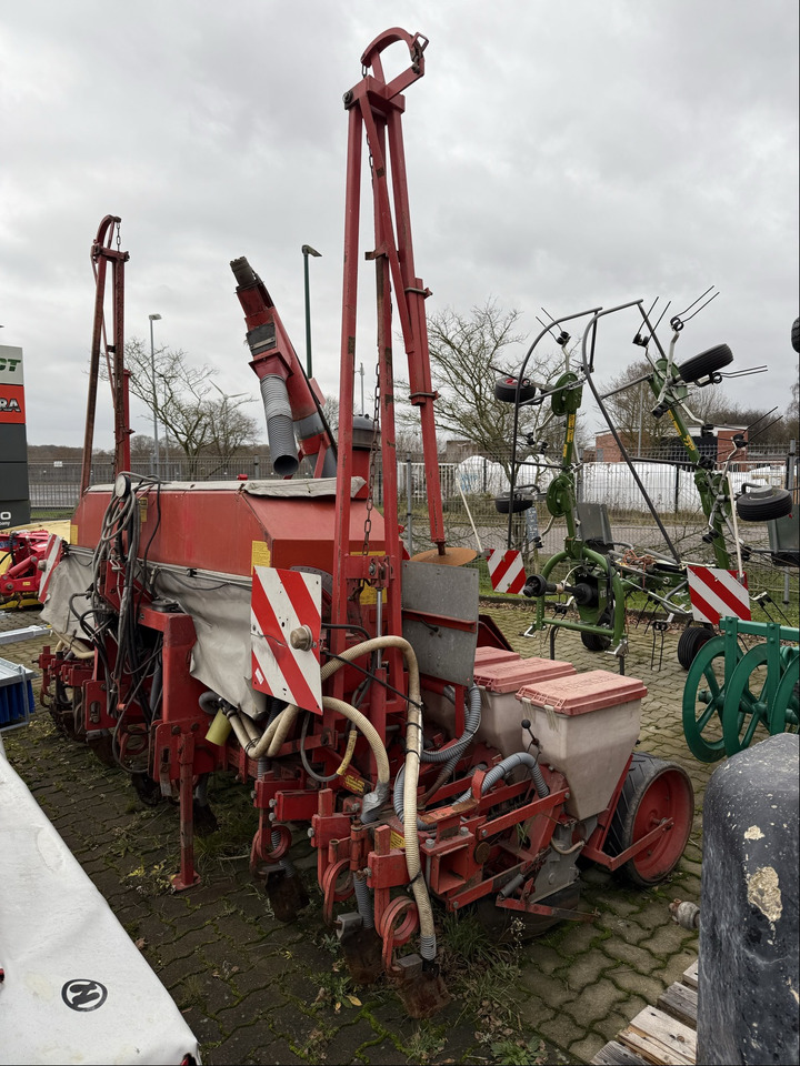 Becker Aeromat T 8-Reihig - Semănătoare: Foto 1 Becker Aeromat T 8-Reihig - Semănătoare: Foto 1