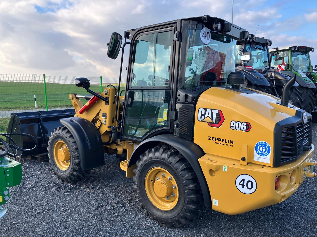Caterpillar 906 - Încărcător frontal pe pneuri: Foto 2 Caterpillar 906 - Încărcător frontal pe pneuri: Foto 2