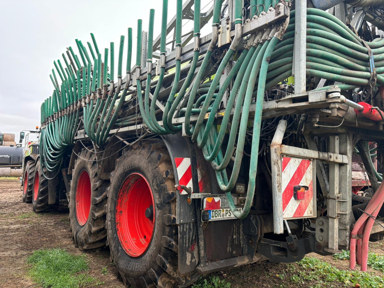 Claas Xerion 4000 SaddleTrac - Imprastietor îngrăşăminte: Foto 2 Claas Xerion 4000 SaddleTrac - Imprastietor îngrăşăminte: Foto 2