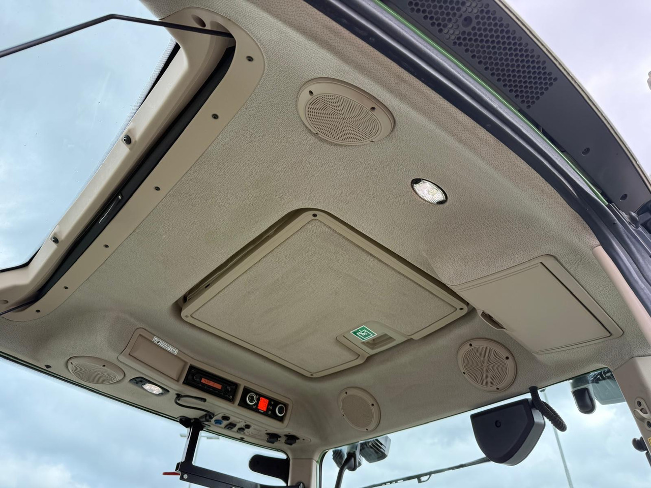 Fendt 724 Vario S4 - Tractor agricol: Foto 5 Fendt 724 Vario S4 - Tractor agricol: Foto 5