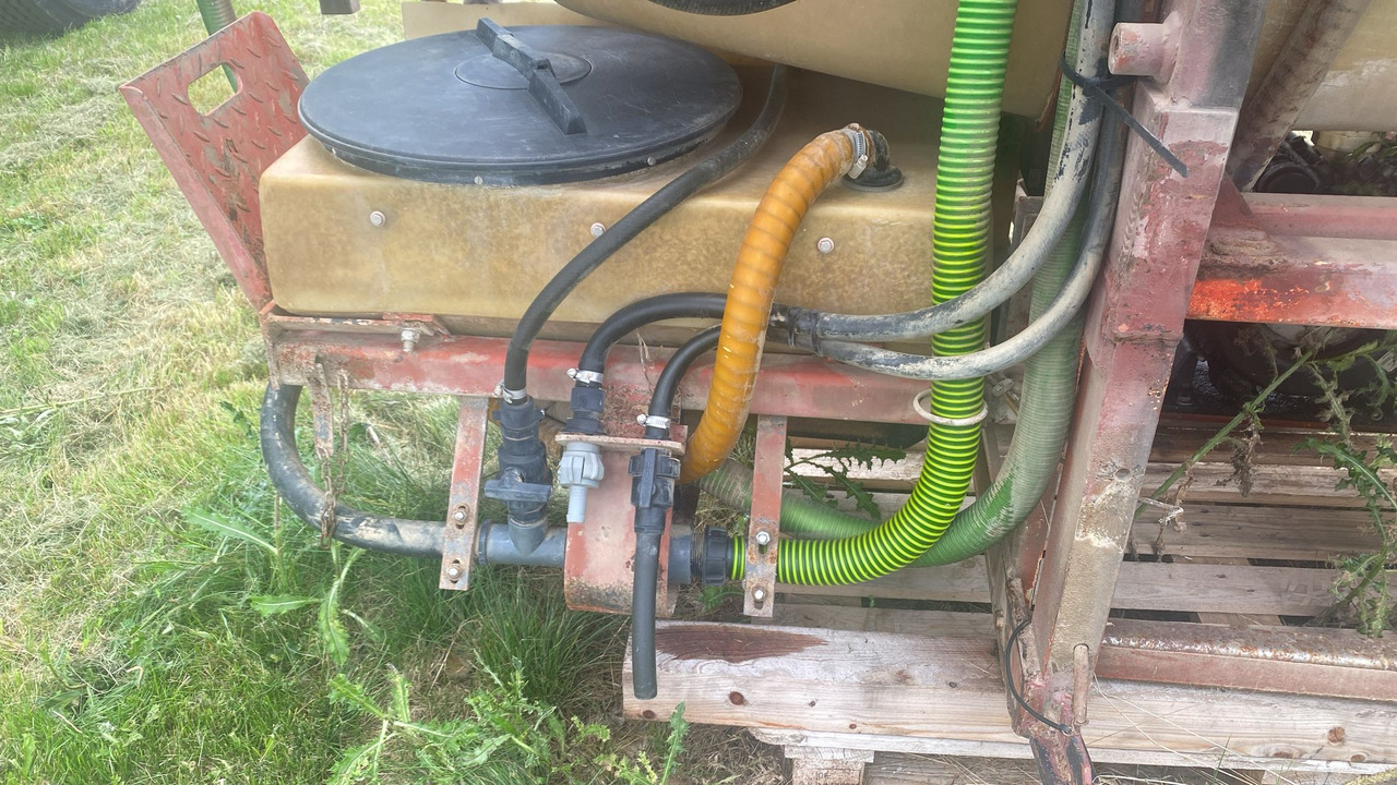 Jacoby Jacoby Eurosuper 1500l 20m - Maşină de erbicidat purtata: Foto 4 Jacoby Jacoby Eurosuper 1500l 20m - Maşină de erbicidat purtata: Foto 4