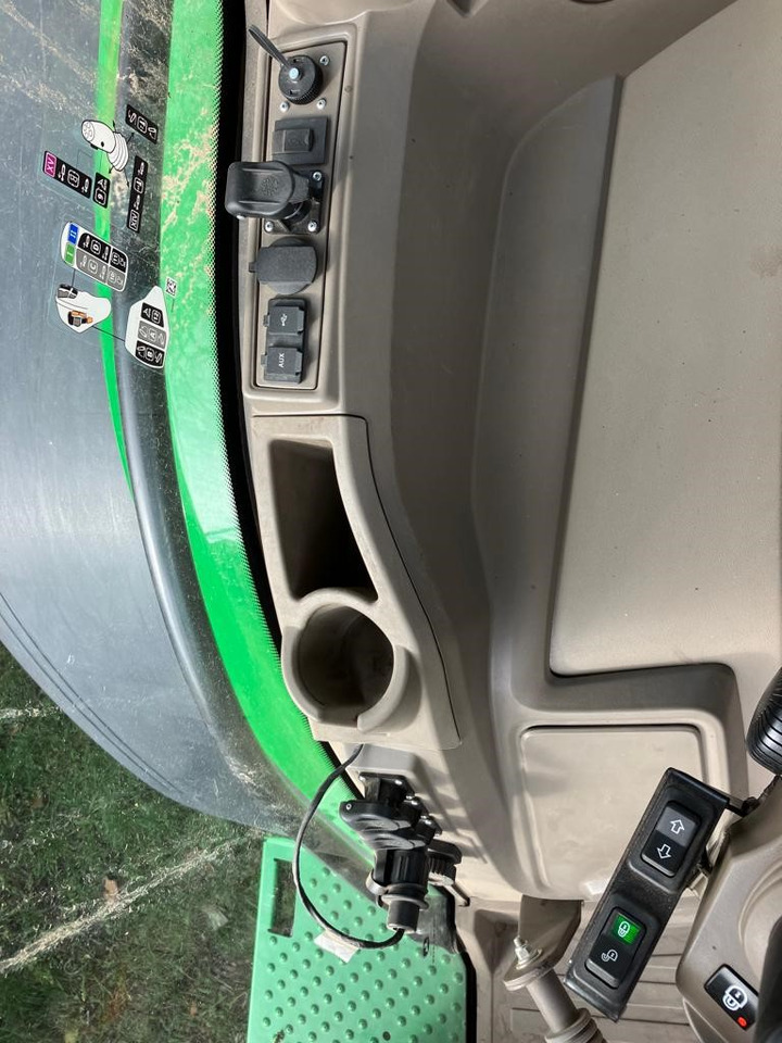 John Deere 7R 330 - Tractor agricol: Foto 4 John Deere 7R 330 - Tractor agricol: Foto 4