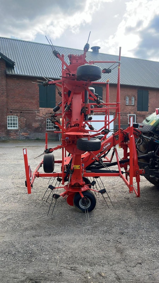 Kuhn GF8712 - Maşină de întors fânul: Foto 4 Kuhn GF8712 - Maşină de întors fânul: Foto 4