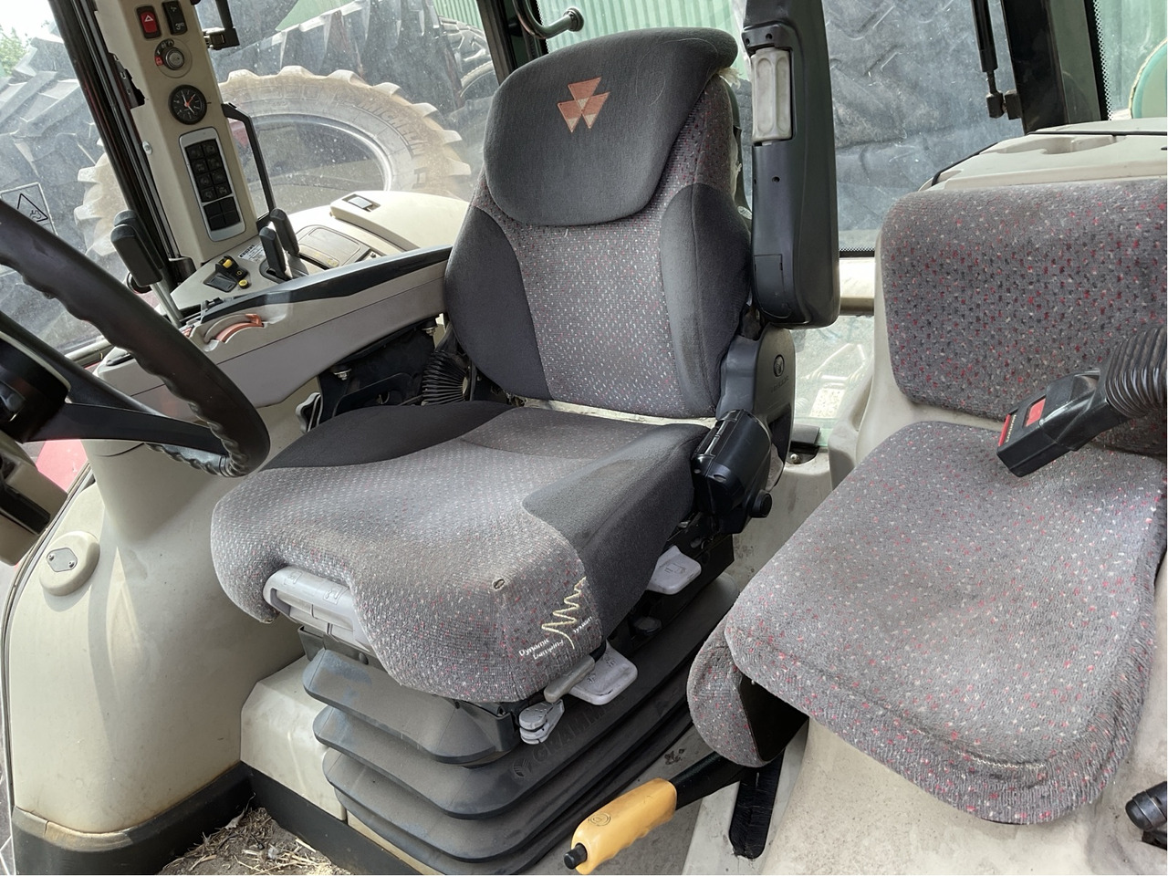 Massey Ferguson 6614 Dyna 6 - Tractor agricol: Foto 3 Massey Ferguson 6614 Dyna 6 - Tractor agricol: Foto 3