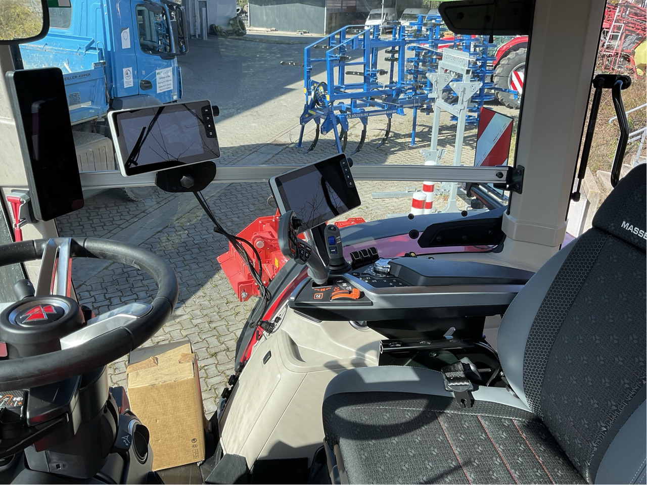 Massey Ferguson 8S.305 Dyna-VT EXCLUSIVE - Tractor agricol: Foto 2 Massey Ferguson 8S.305 Dyna-VT EXCLUSIVE - Tractor agricol: Foto 2