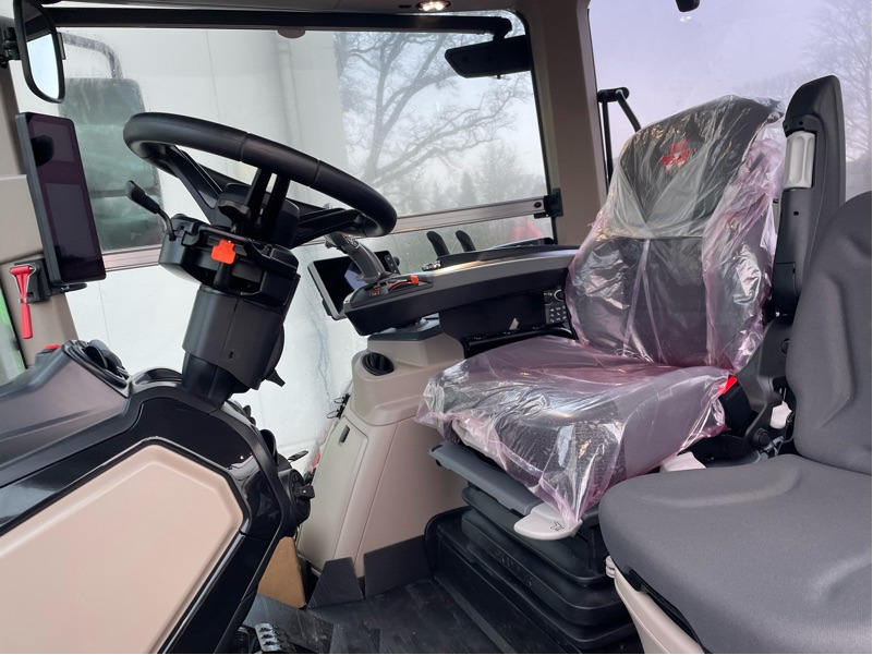 Massey Ferguson 8S.305 Dyna-VT EXCLUSIVE - Tractor agricol: Foto 2 Massey Ferguson 8S.305 Dyna-VT EXCLUSIVE - Tractor agricol: Foto 2